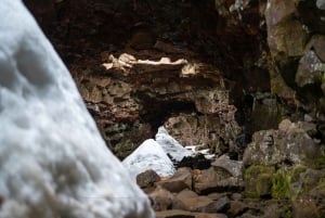 Reykjavik: Evening Lava Tunnel and Northern Lights Hunt