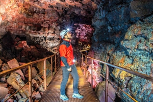 Reykjavik: Evening Lava Tunnel and Northern Lights Hunt