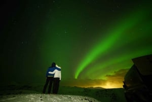 Reykjavik: Evening Lava Tunnel and Northern Lights Hunt