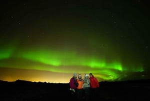 Reykjavik: Evening Lava Tunnel and Northern Lights Hunt