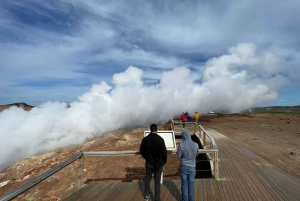 Reykjavík: Geldingadalir Volcano Hike and Blue Lagoon Visit