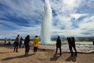 Reykjavík: Golden Circle, 2 Geysers & Geothermal Bakery Tour