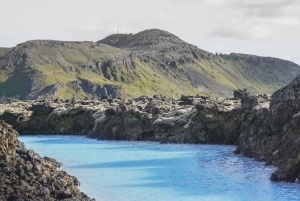 Reykjavík: Golden Circle and Blue Lagoon Small Group Tour