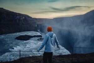 Reykjavík: Kultainen ympyrä iltakierroksella