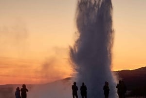 Reykjavík: Kultainen ympyrä iltakierroksella