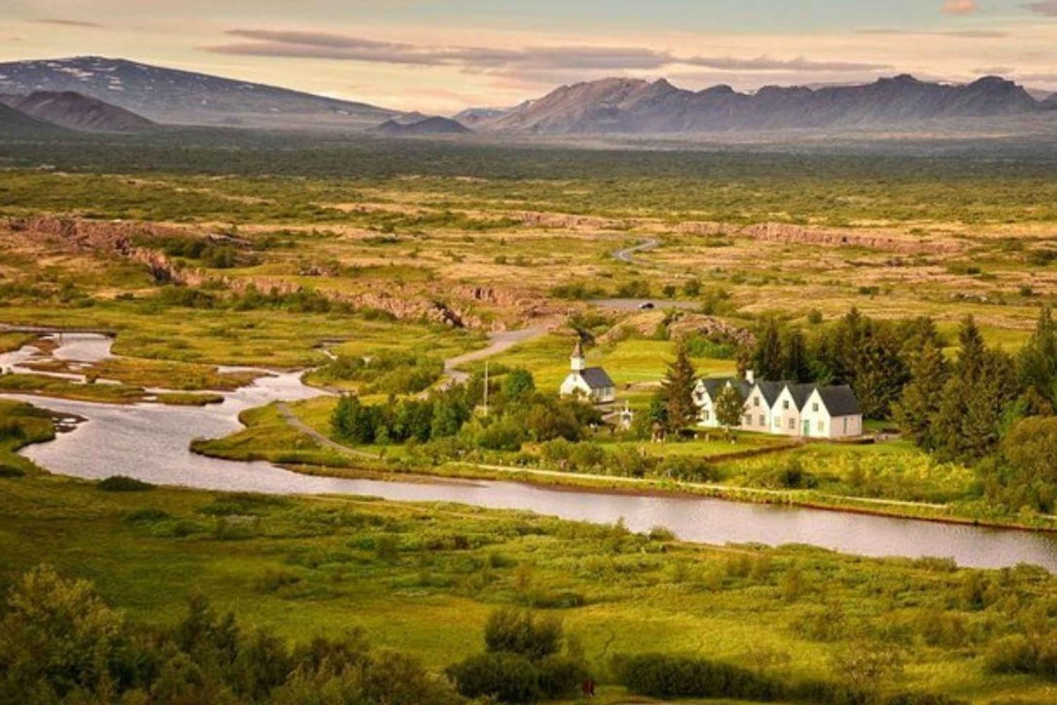 Рейкьявик: тур на микроавтобусе по Золотому кольцу в период полуночного солнца