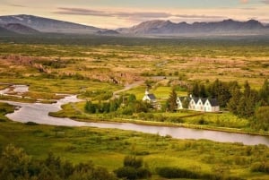 Reykjavik: Golden Circle Midnight Sun Minibus Tour