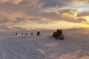 Reykjavik: Golden Circle Super Jeep en sneeuwscootertour