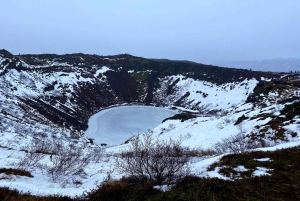 Reykjavík: Golden Circle Tour in Spanish 4x4 Car