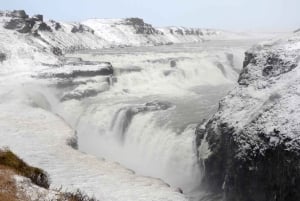 Reykjavík: Golden Circle Tour in Spanish 4x4 Car