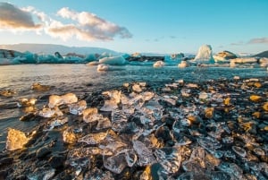 Reykjavik: Całodniowa wycieczka z przewodnikiem po lagunie lodowcowej Jökulsárlón