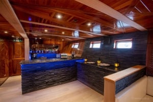 Reykjavik: Nytårsfyrværkeri ved midnatskrydstogt