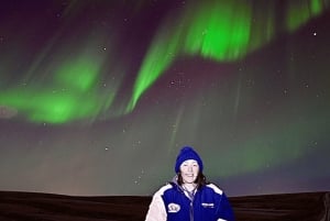 Reykjavik: 4x4 Northern Lights with Pastries & Hot Cocoa