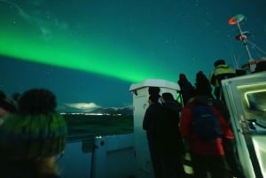 Reykjavik: Northern Lights Guided Boat Tour