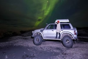 Reykjavik: Northern Lights Hunting and Professional Photos