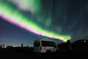 Reykjavik: Northern Lights Photo Tour & Aurora Center Ticket