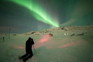 Reykjavik: Northern Lights Photo Tour & Aurora Center Ticket