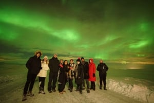 Reykjavik: Tour per piccoli gruppi dell'aurora boreale in minibus