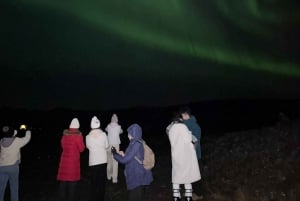 Reykjavík: tour dell'aurora boreale con guida cinese