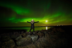Reykjavik: Northern Lights Tour with Private Photographer