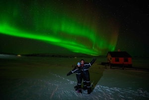 Reykjavik: Northern Lights Tour with Private Photographer