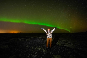 Reykjavik: Northern Lights Tour with Private Photographer