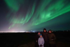 Reykjavik: Premium Northern Lights Tour with Free Photos