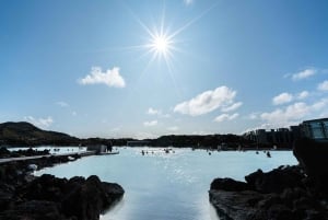 Reykjavik: Private Airport Transfer with Blue Lagoon Entry