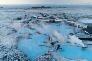 Reykjavik: Private Airport Transfer with Blue Lagoon Entry