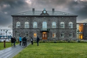 Reykjavik: Privat byvandring med folklore og madtur