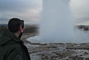 Reykjavik : Private Golden Circle Tour with Secret Lagoon