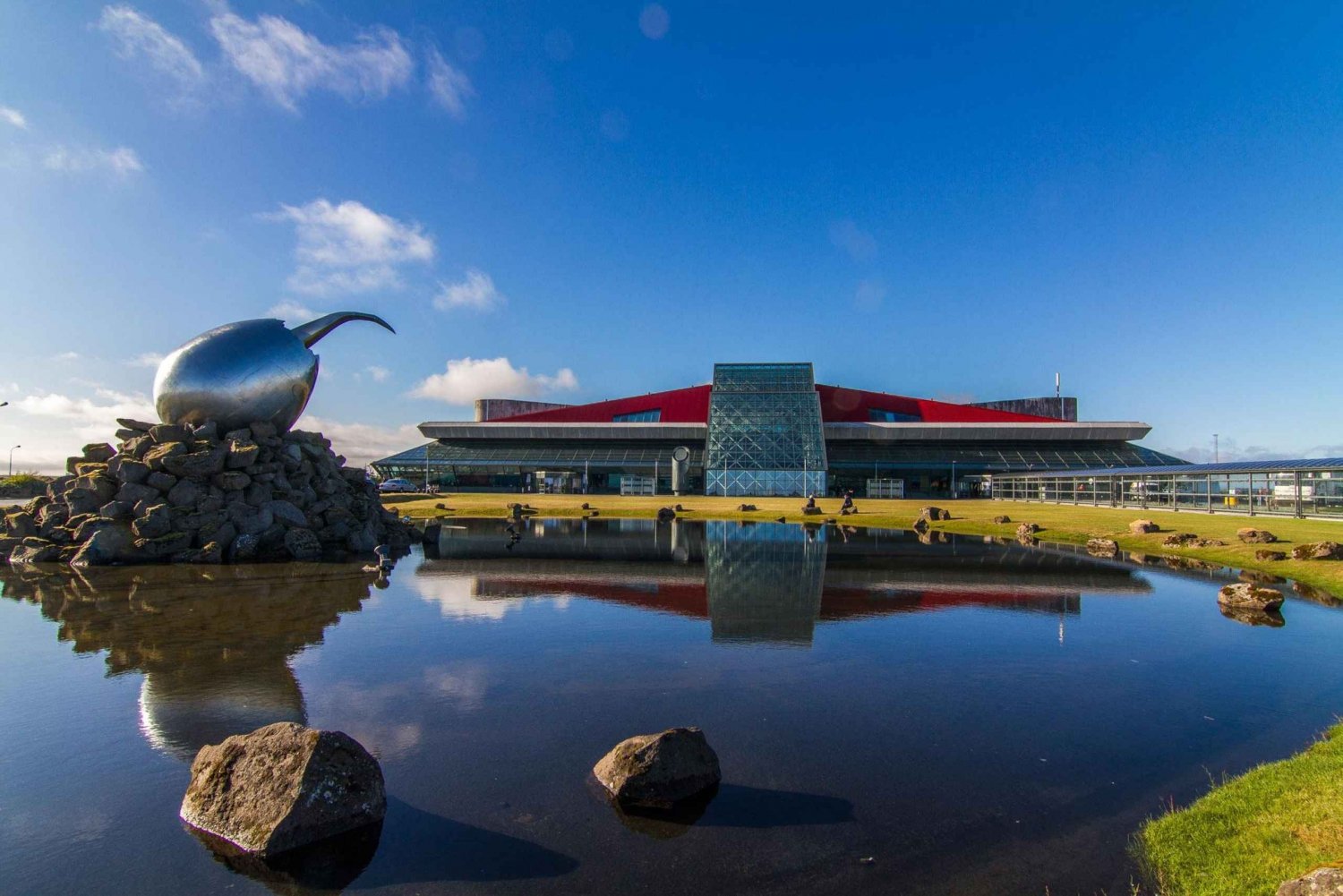 Reykjavik: Private Luxury Airport Transfer Service