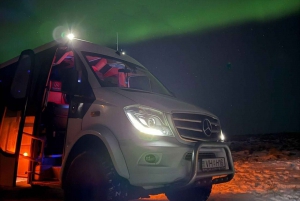 Northern Lights & Hot Choco: Private 4x4 Tour from Reykjavik