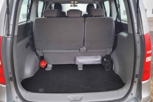 レイキャヴィーク：ケプラヴィーク空港（KEF）との間のプライベート送迎サービスをご利用いただけます