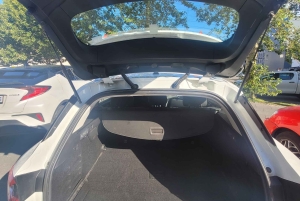 レイキャヴィーク：ケプラヴィーク空港（KEF）との間のプライベート送迎サービスをご利用いただけます