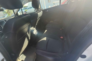 レイキャヴィーク：ケプラヴィーク空港（KEF）との間のプライベート送迎サービスをご利用いただけます