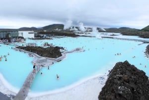 Reykjavik: Private Transfer to or from the Blue Lagoon