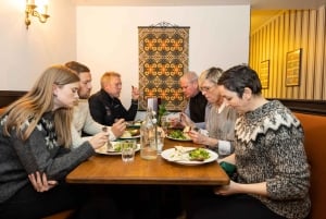 Reykjavik: Private Vegetarian Food Walking Tour