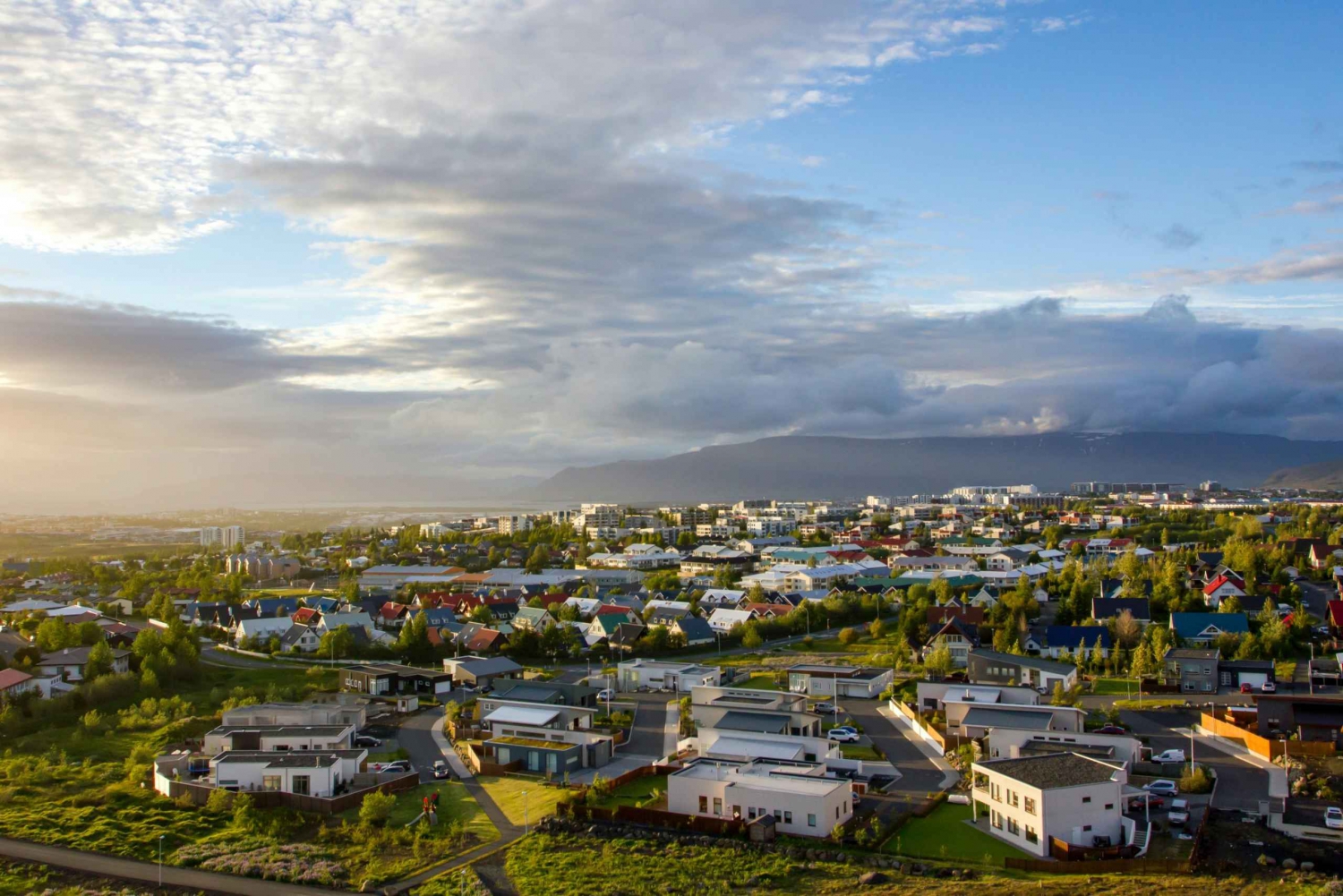 Helicopter Tour: Reykjavik City, Hvalfjordur and Glymur