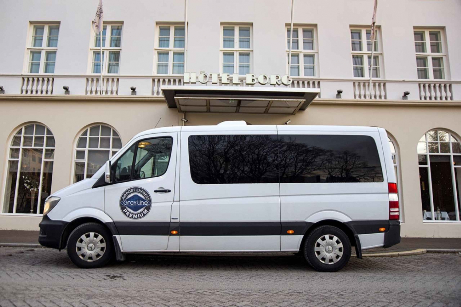 Reykjavik: Shared Minibus Transfer to/from KEF Airport