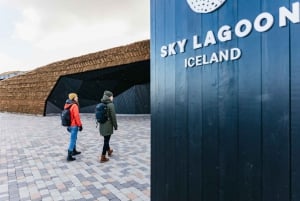 Reykjavik: Sky Lagoon Admission with Transfer