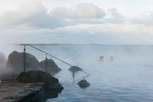 Reykjavik: Sky Lagoon Admission with Transfer