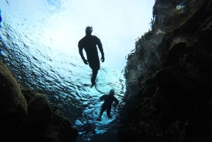 シルフラ：レイダレンディ溶岩洞窟探検＆シュノーケリングツアー（写真付き）