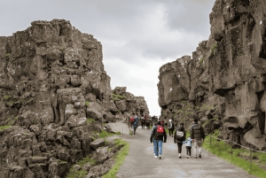 Kleine groep in het Spaans: Gouden Cirkel 7 stops vanaf Reykjavik