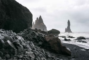 Excursión de un día por la Costa Sur y la Playa de Arena Negra en furgoneta de lujo