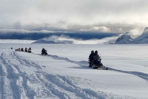 Superjeep: Złoty Krąg i wyprawa skuterem śnieżnym