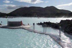 Reykjavikiin/ Reykjavikista: Blue Lagoon Yksityinen kuljetus Islannissa