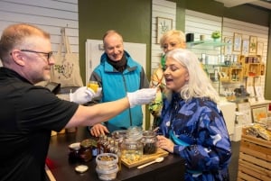 Combo de Avistamiento de Ballenas y Amantes de la Gastronomía de Reikiavik