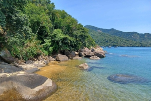 A day in Ilha Grande Snorkeling with turtles Privado