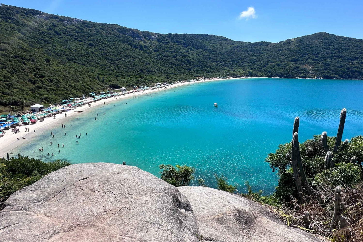 Arraial do Cabo: Day Trip with Boat Ride & Private Transport